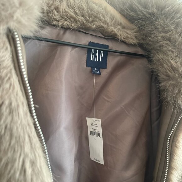 Gap Cropped Faux Fur Jacket - Picture 6 of 7